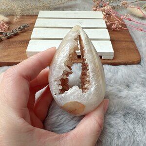 Beautiful Agate Druzy Egg Carving